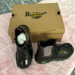 Girls Dr. Martens  2976 Chelsea Jr Boots size 11 US for girls brand new
